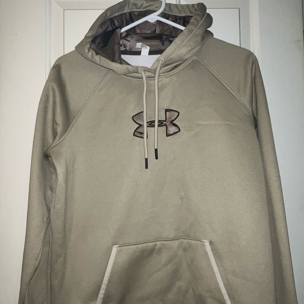 Woman’s UA hoodie